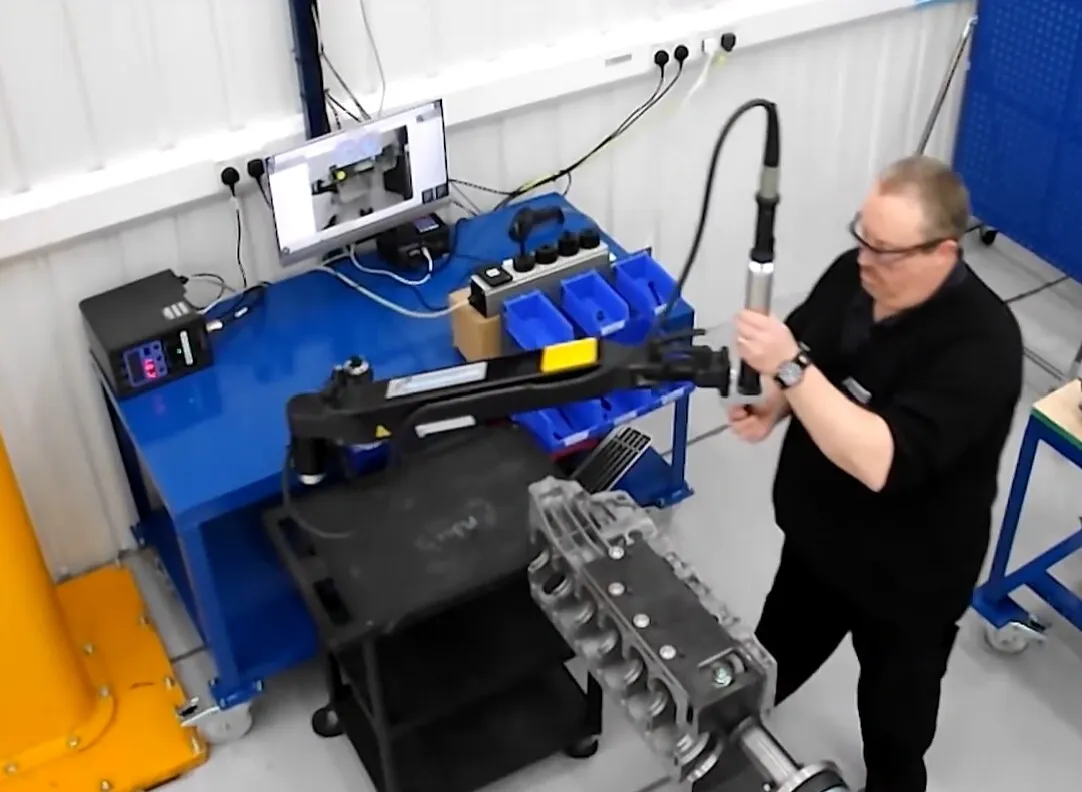 Torque reaction arm