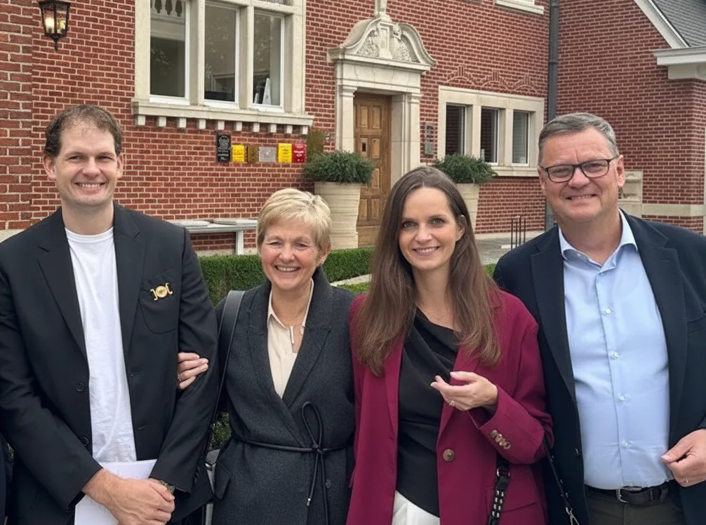 Erase the 1st person on the left ensure that no o